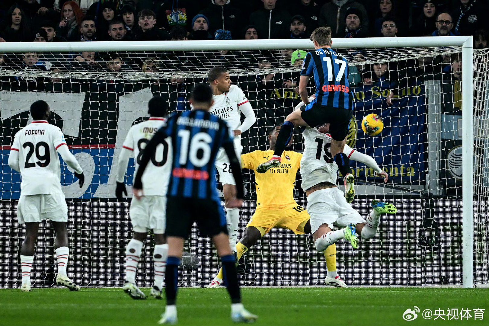 西甲：巴萨先丢两球4-2逆转马竞登顶 费兰2球莱万小蜘蛛破门